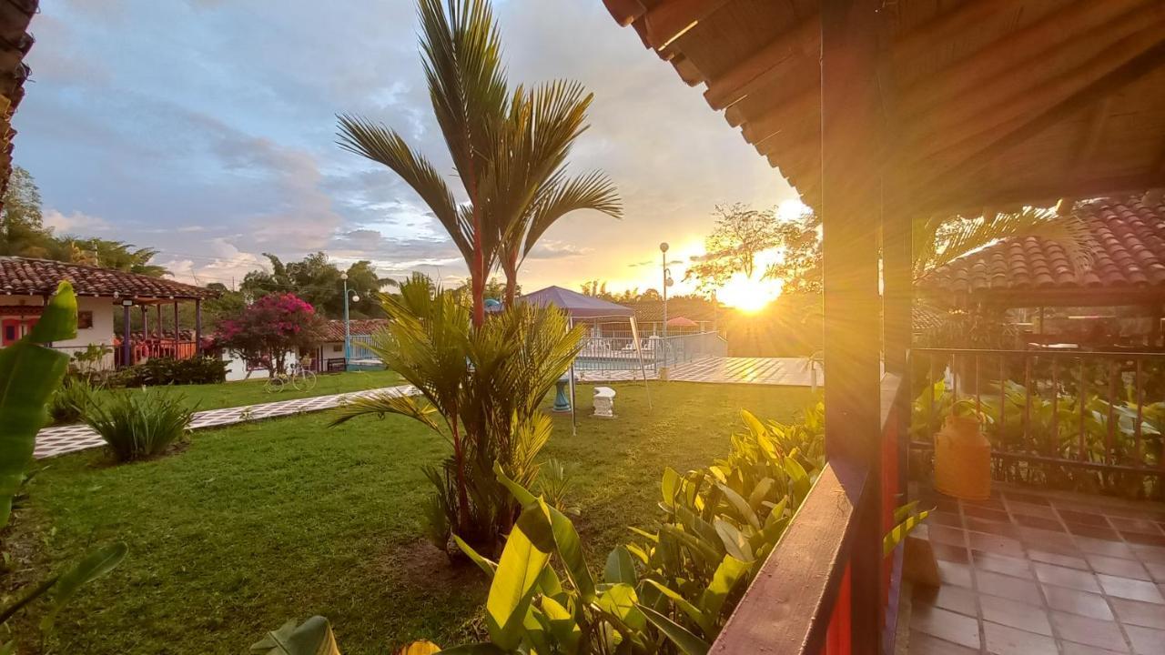 Finca Hotel Villa Del Sol Pueblo Tapao Eksteriør bilde